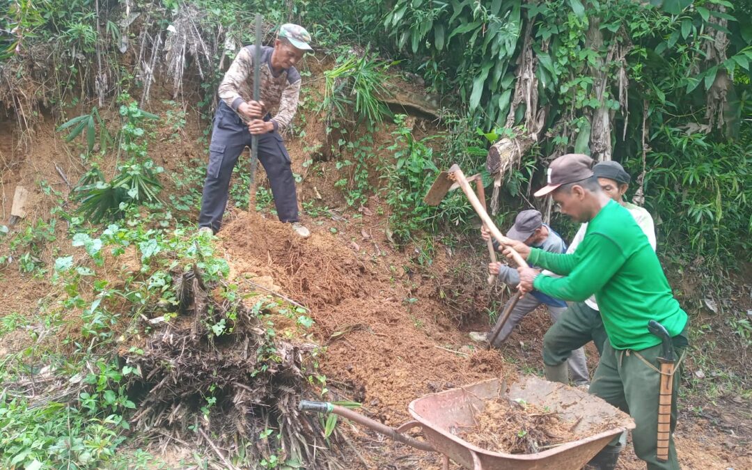 Gotong Royong Warga Kampung Lengkongbarang: Memelihara Lingkungan dengan Kerja Bakti