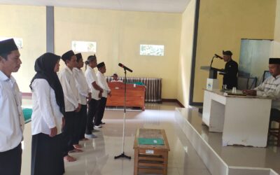 Momen Bersejarah di Aula Desa Tanjungbarang: Pelantikan dan Pengambilan Sumpah Jabatan